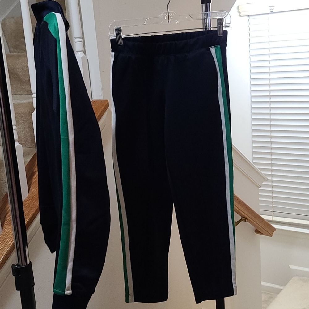 ACTIVE WEAR - Picture 2 of 3